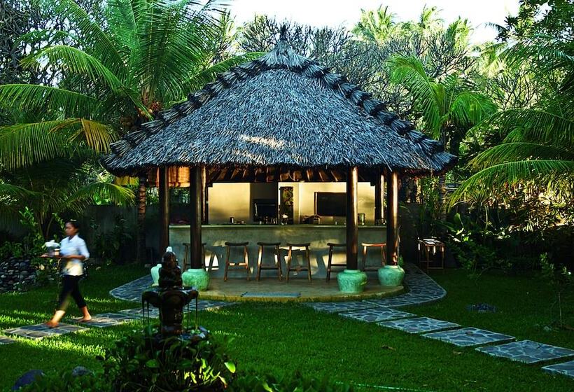Cili Emas Oceanside Resort