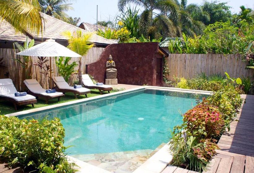 Cili Emas Oceanside Resort