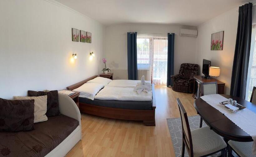 ホテル Boni Családi Wellness