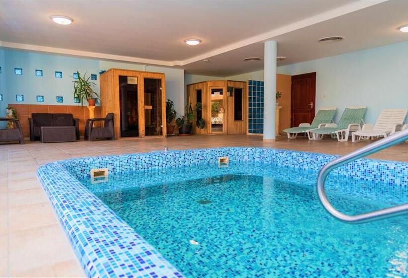 ホテル Boni Családi Wellness
