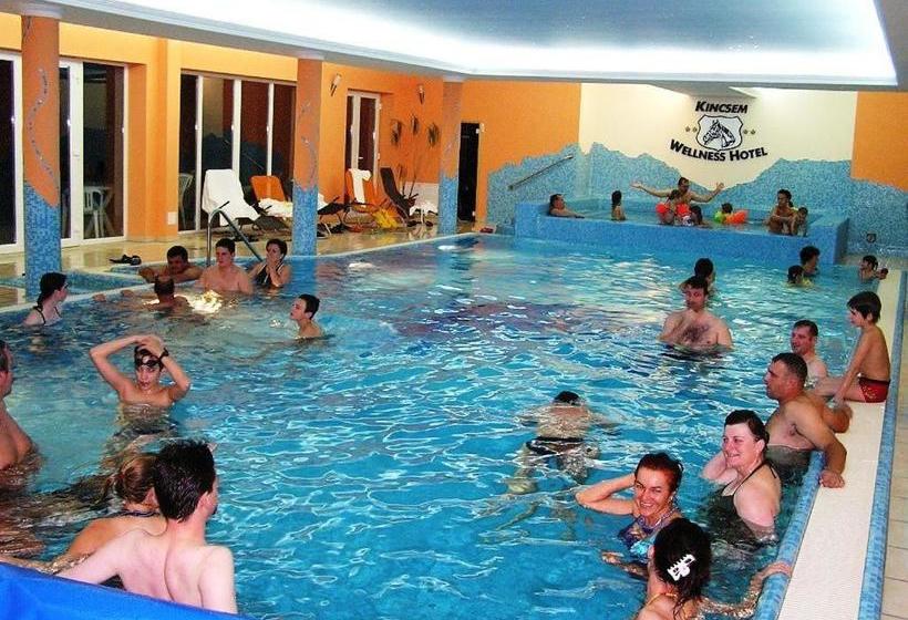 فندق Kincsem Wellness