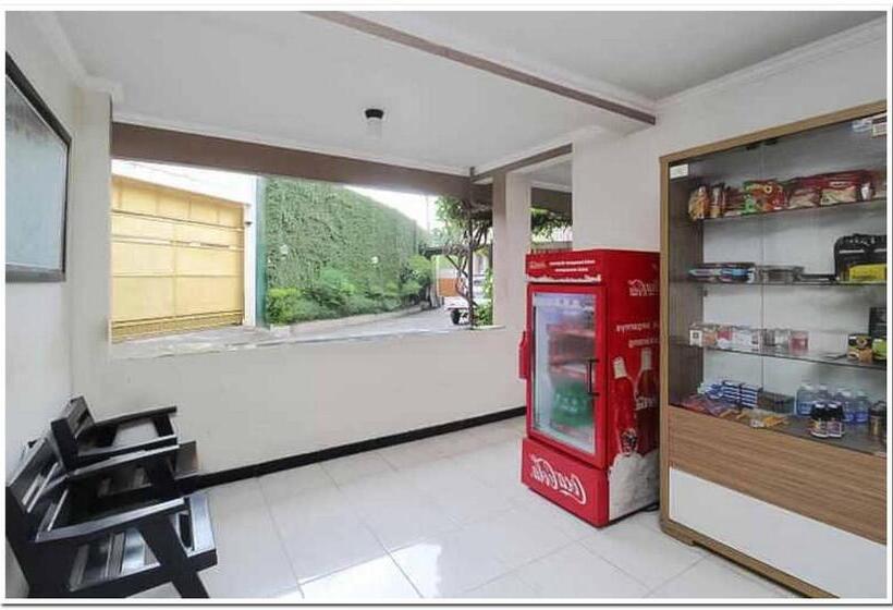 هتل Lestari Near Lippo Plaza Mall Jember Mitra Reddoorz
