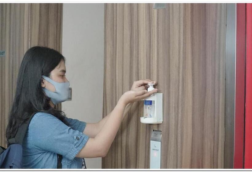 هتل Lestari Near Lippo Plaza Mall Jember Mitra Reddoorz