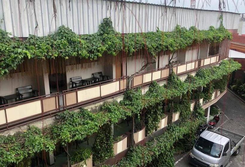 هتل Lestari Near Lippo Plaza Mall Jember Mitra Reddoorz