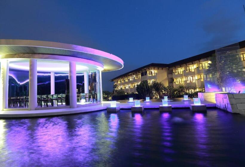 هتل The Singhasari Resort Batu