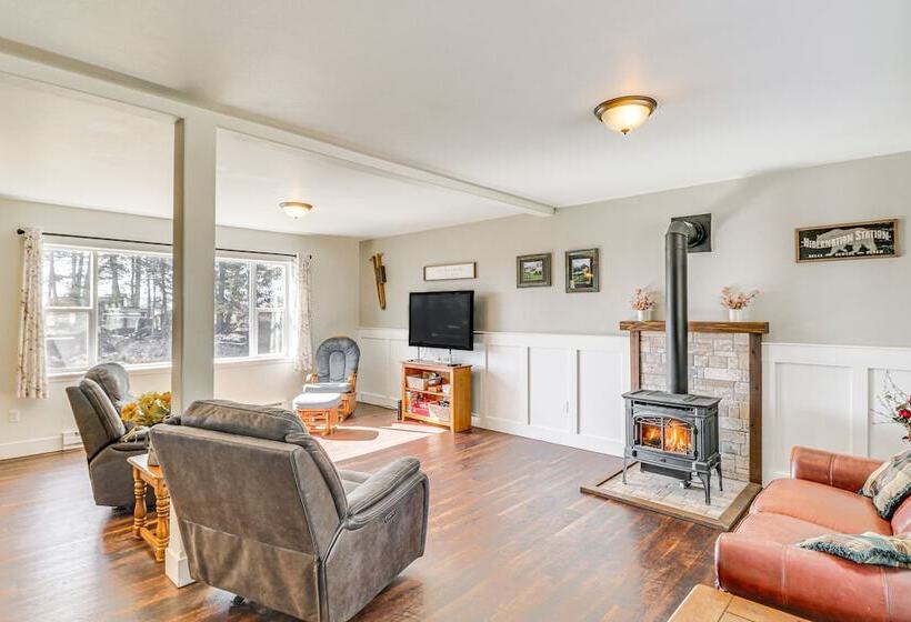 Bigfork Home W/ Fire Pit: Steps To Flathead River!