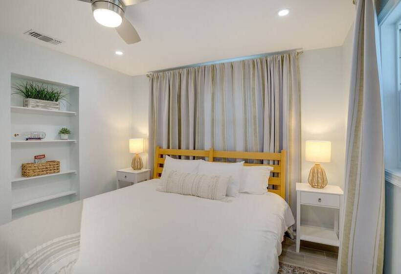 Largo Escape W/ Heated Pool & Lanai Oasis!