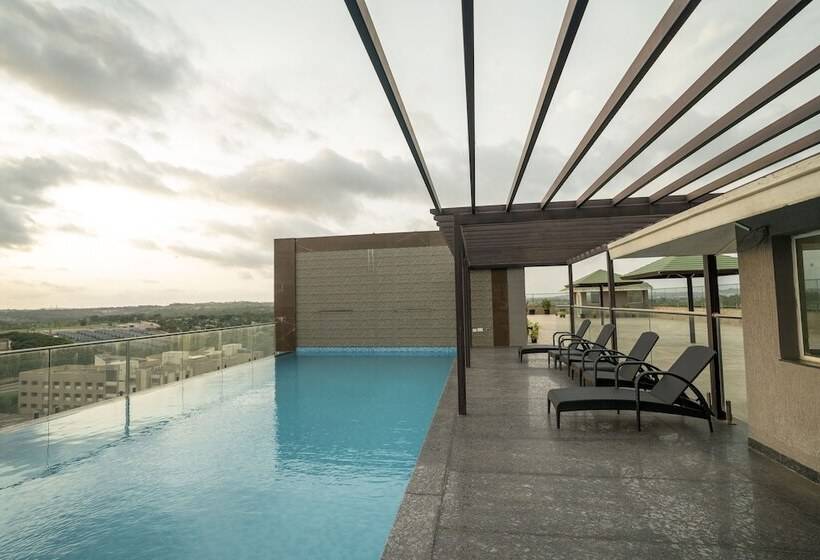 فندق Ananth The Grand