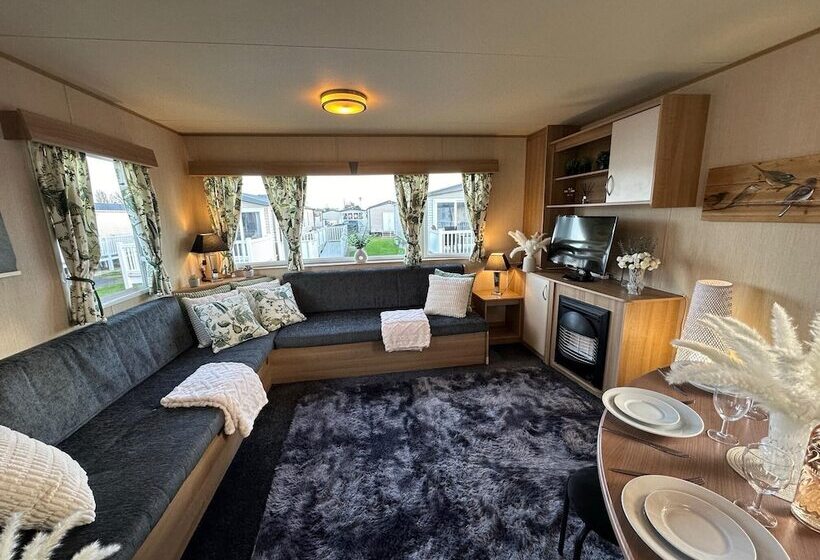 هتل Beautiful 3 Bedroomed Lodge In Mablethorpe