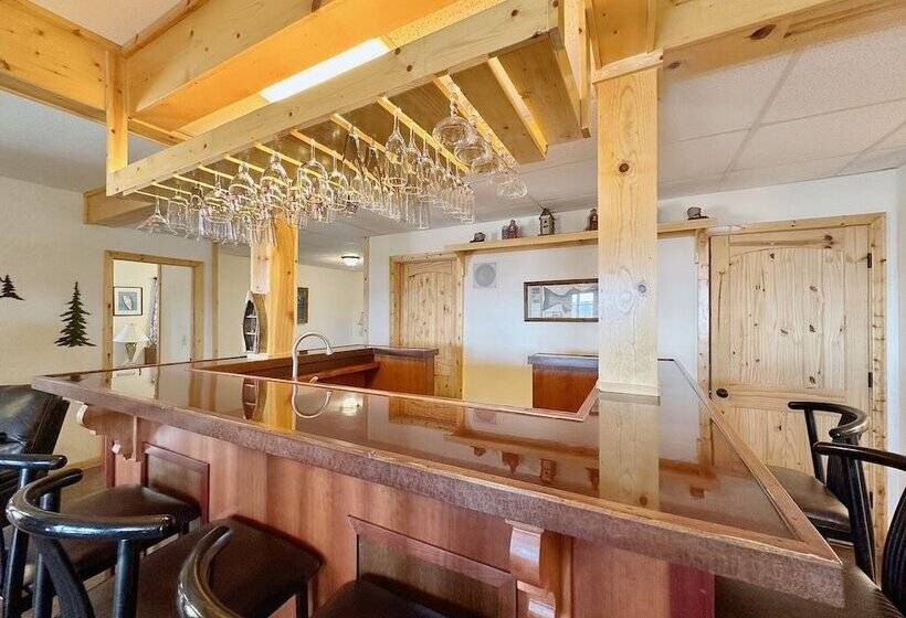 فندق Blue Clouds Rv & Cabins Resort