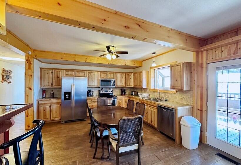 فندق Blue Clouds Rv & Cabins Resort