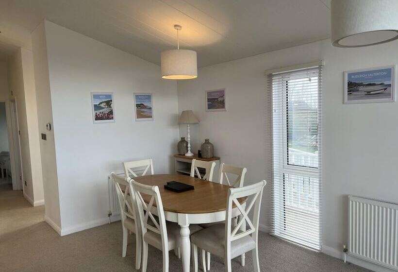 בית מלון כפרי Remarkable 3 Bed Lodge In Honiton