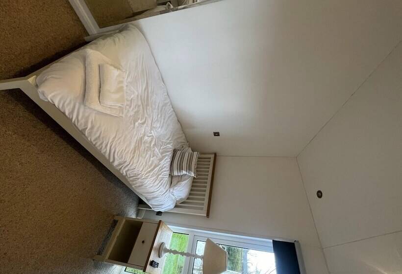 בית מלון כפרי Remarkable 3 Bed Lodge In Honiton