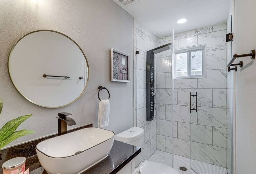 Houston Heights Home W/ Yard ~ 5 Mi To Downtown!