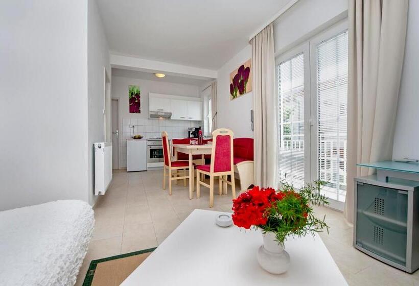 بنسيون Apartments And Room Marko