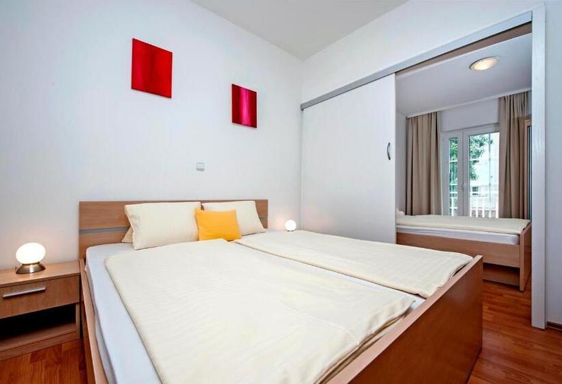 بنسيون Apartments And Room Marko