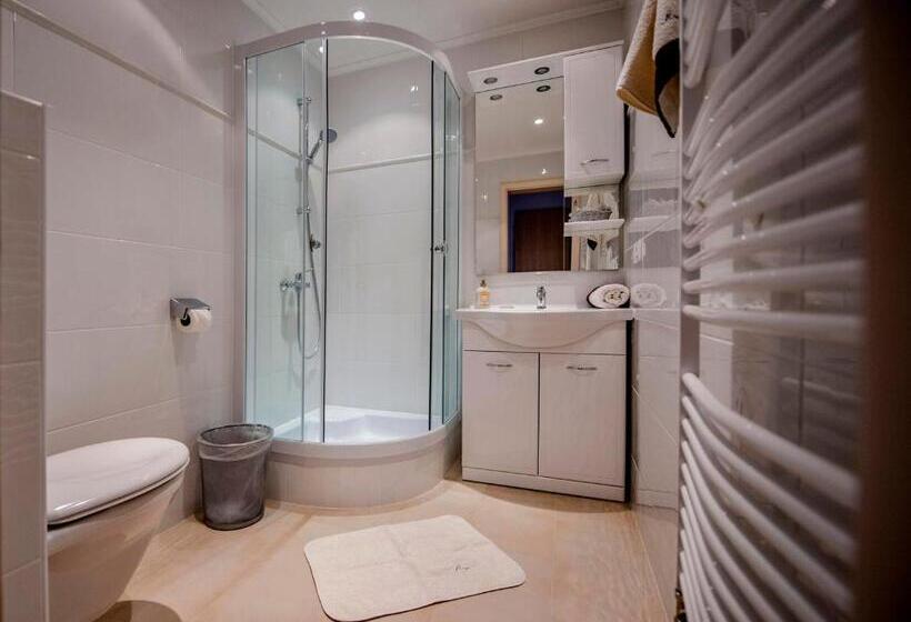 بنسيون Apartments And Room Marko