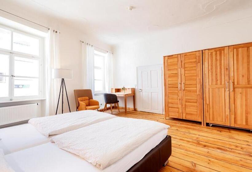 پانسیون Goldenes Schiff