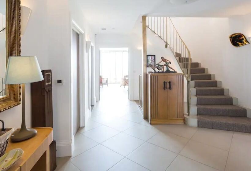レジデンス Captivating 7 Bed House In Bristol