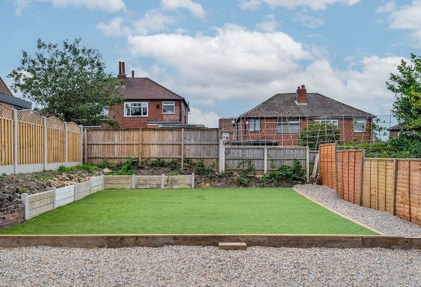 住所  Immaculate 5 Bed House In Leeds