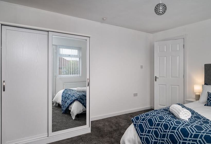 住所  Immaculate 5 Bed House In Leeds