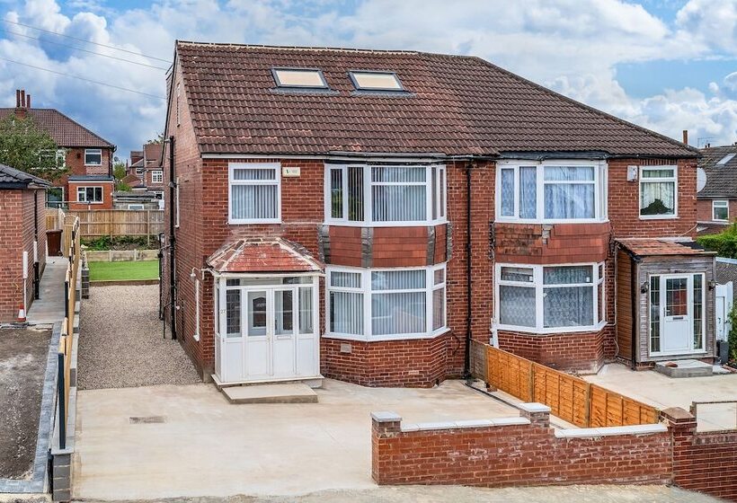 住所  Immaculate 5 Bed House In Leeds