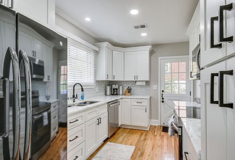 Updated Columbia Home W/ Patio   4 Mi To Usc!