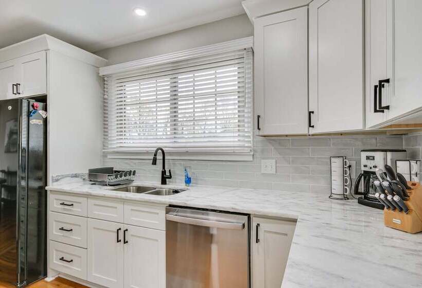 Updated Columbia Home W/ Patio   4 Mi To Usc!