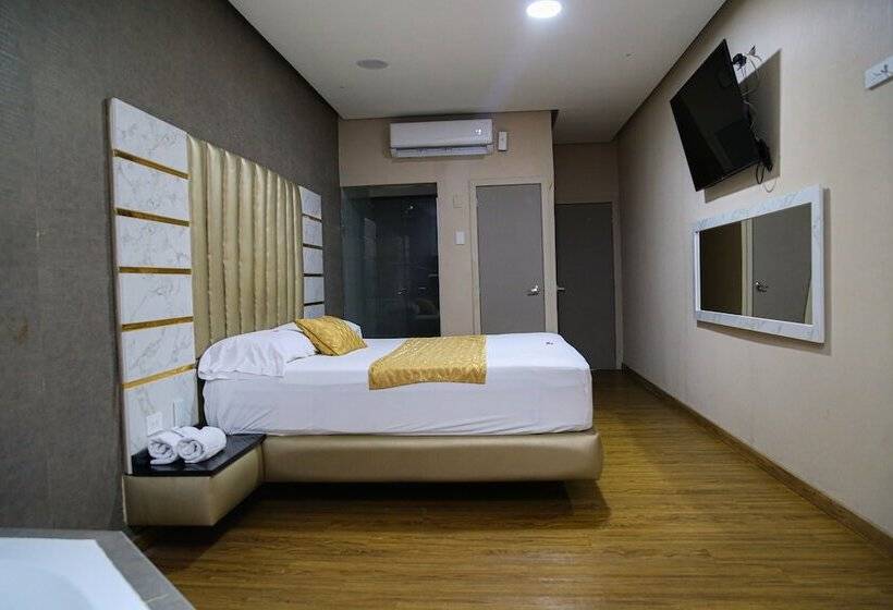 هتل Byhours Astor