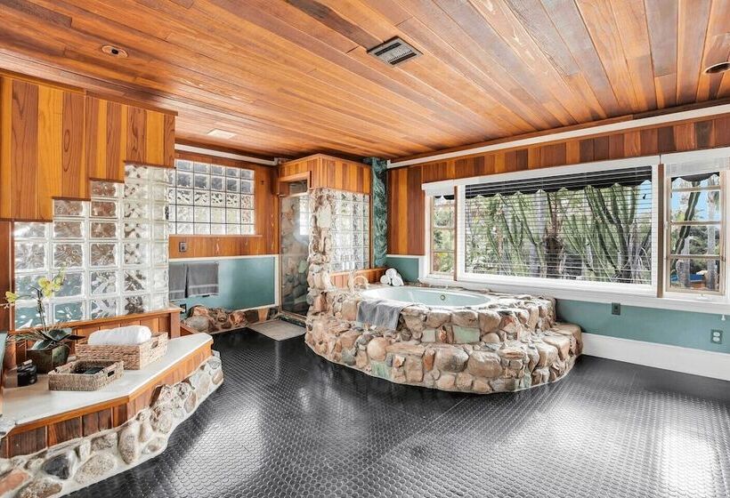 Cactus House By Avantstay Famous Cactus Compound