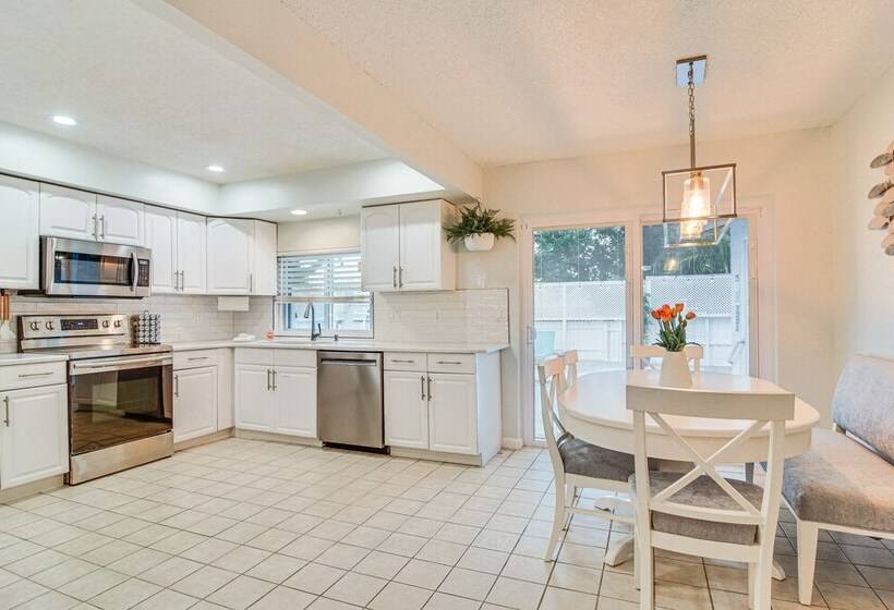 Charming Largo Home W/ Private Pool: 1 Mi To Beach