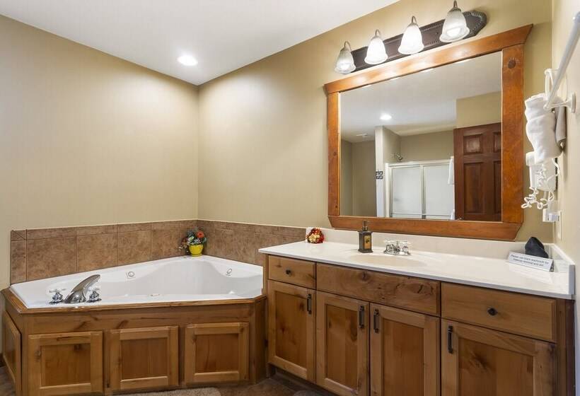 Creekside   2 Bdr Resort Cabin In Epic Location!