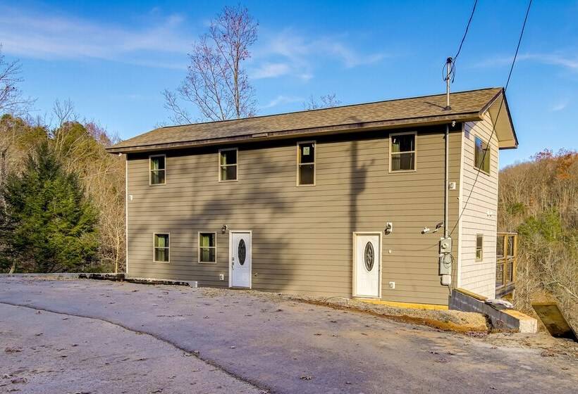 Gatlinburg Cabin W/ Game Room, Hot Tub & Mtn Views