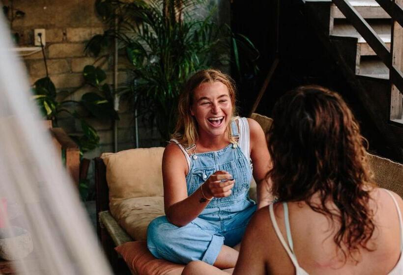 مسافرخانه La Escondida H