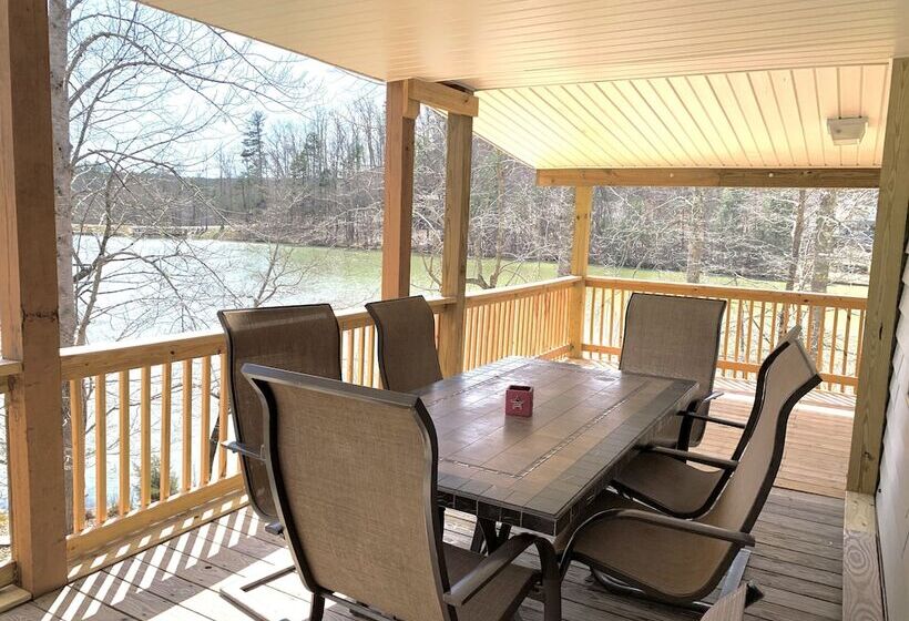 בית מלון כפרי Lake Lure Retreat   A Beautiful Lakefront Lodge On Mirror Lake Waterfront Newly Expanded Deck 4 Bedr