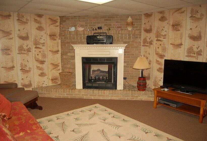 בית מלון כפרי Lake Lure Retreat   A Beautiful Lakefront Lodge On Mirror Lake Waterfront Newly Expanded Deck 4 Bedr