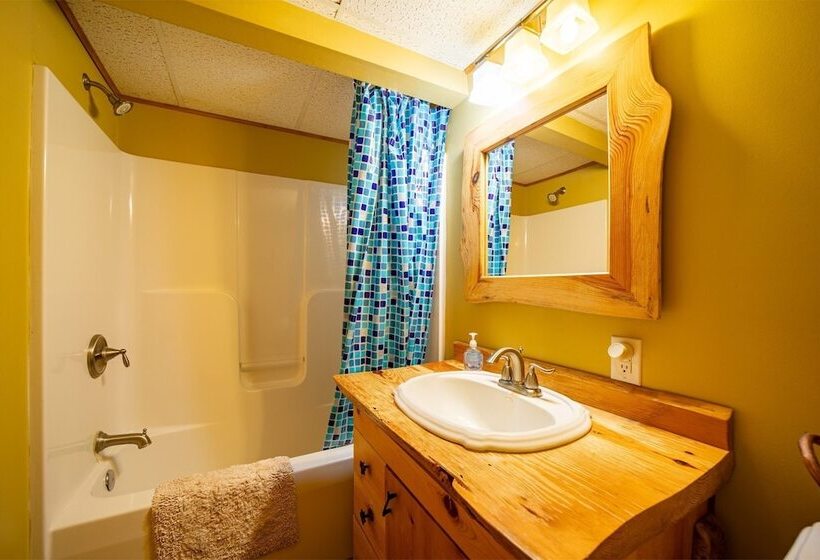 בית מלון כפרי Lake Lure Retreat   A Beautiful Lakefront Lodge On Mirror Lake Waterfront Newly Expanded Deck 4 Bedr