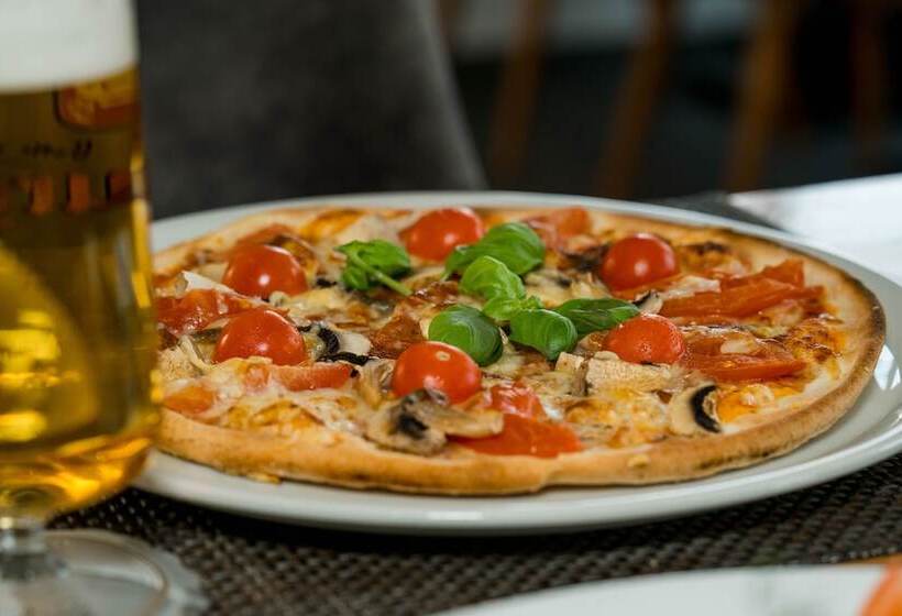 Отель Roca Restaurant Und