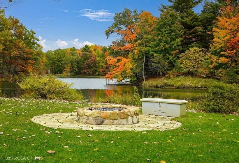 בית מלון כפרי The Lodge At Rush Lakes