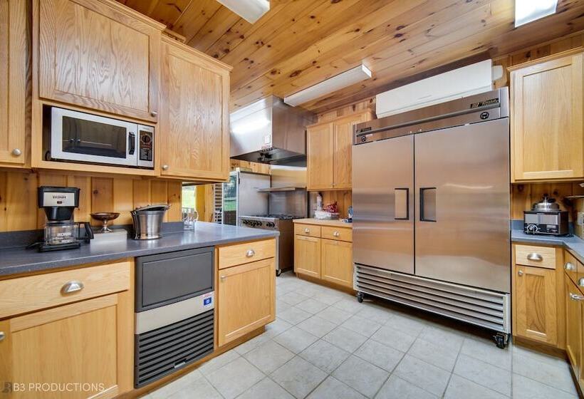 בית מלון כפרי The Lodge At Rush Lakes