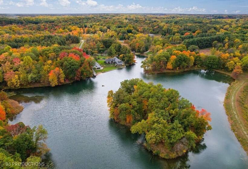 בית מלון כפרי The Lodge At Rush Lakes