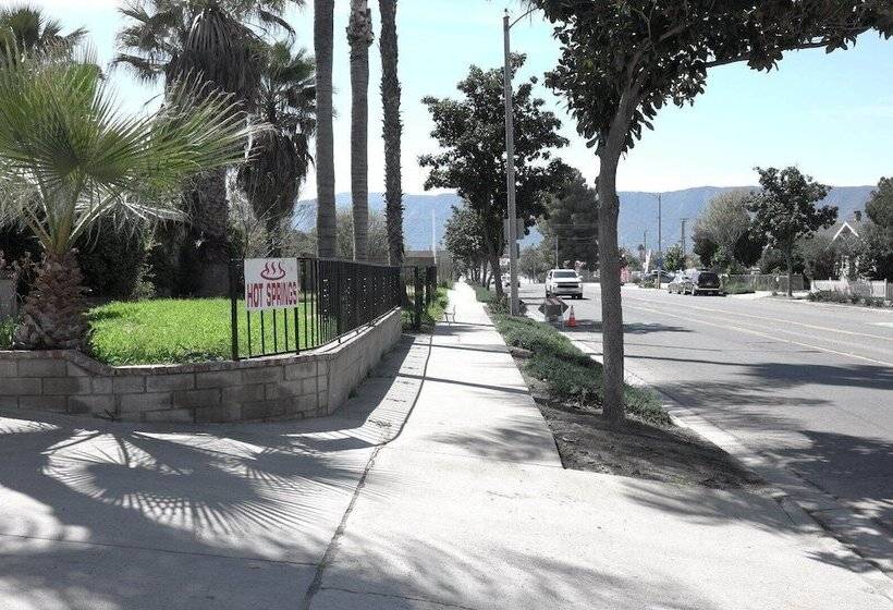 Мотель Elsinore Hot Springs & Lodge