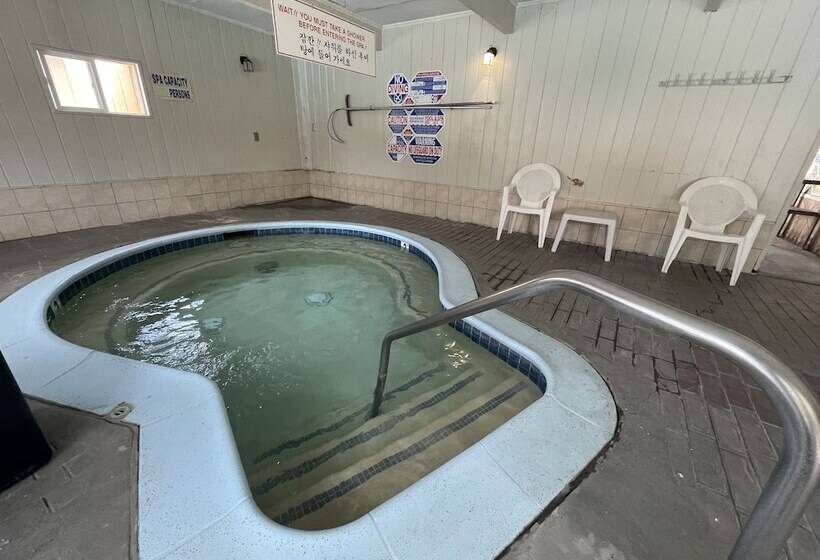 Мотель Elsinore Hot Springs & Lodge