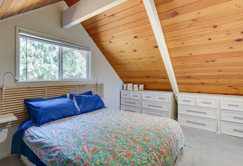 Renton Home W/ Fire Pit: Steps To Lake Access!