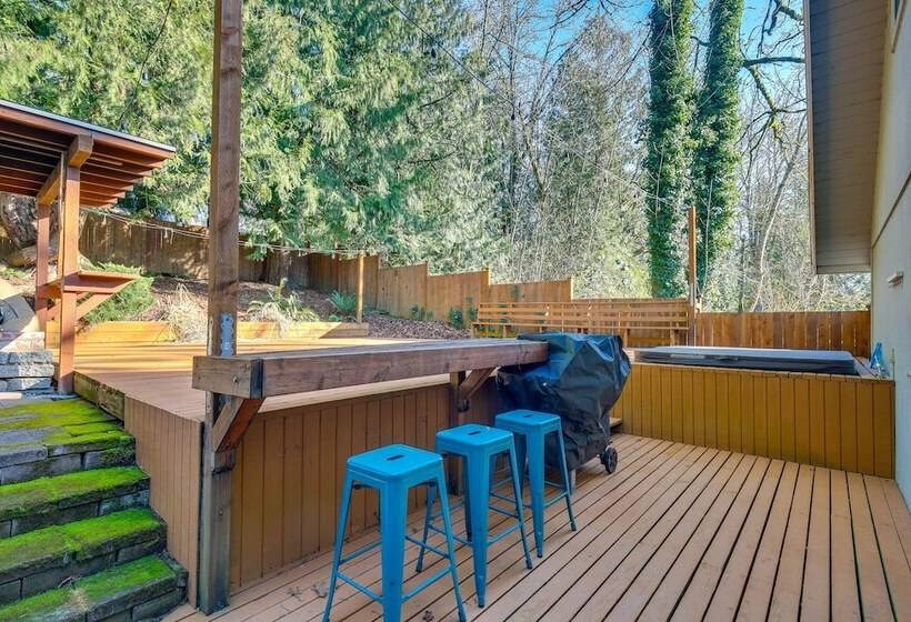 Renton Home W/ Fire Pit: Steps To Lake Access!