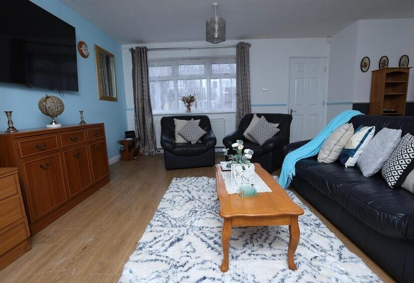 דירת נופש Beautiful 4 Bed House In Erith