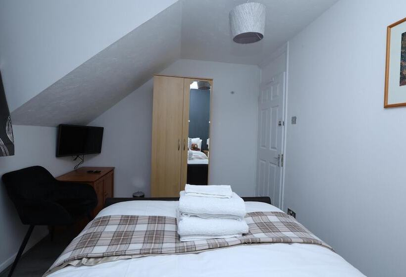 דירת נופש Beautiful 4 Bed House In Erith
