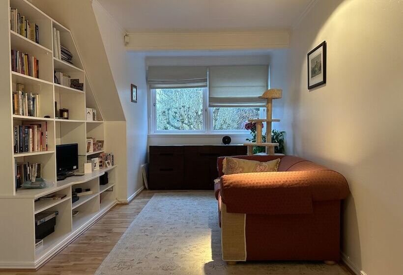 Резиденция Large 3 Bed House With Separately Bookable Studio
