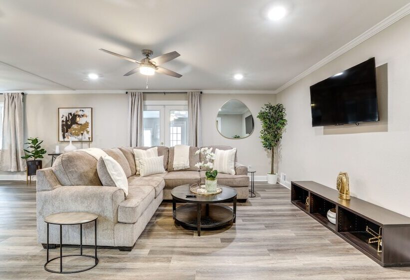 Spacious Stone Mountain Home W/ Private Pool!