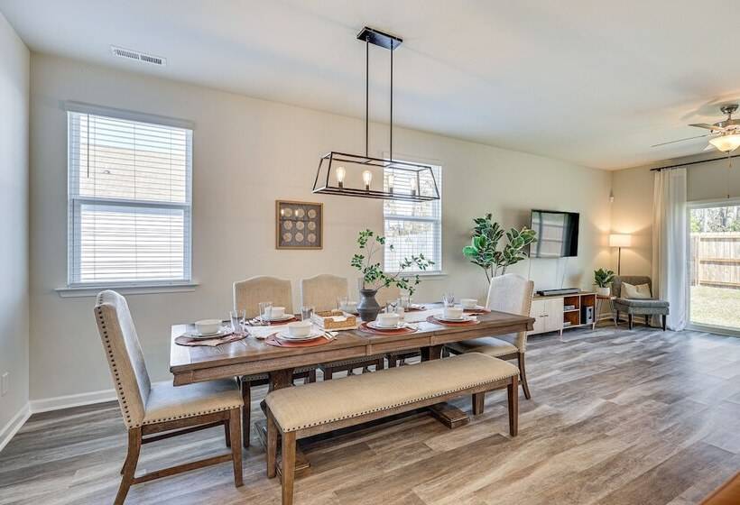 Spacious Wilmington Family Home ~ 9 Mi To Beach!